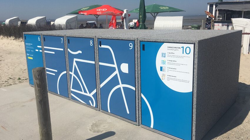 Fahrradboxen am Strand