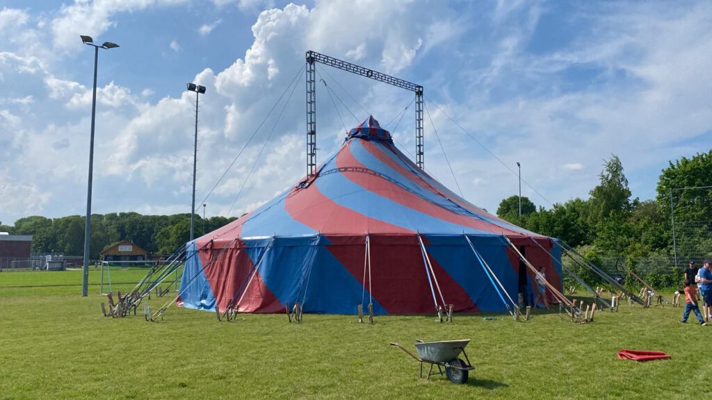 Zelt für Zirkusprojekt