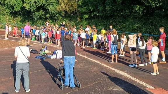 Spelauf der Grundschule Hooslielnden