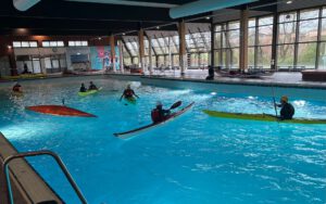 Kajaktraining im Hallenwellenbad