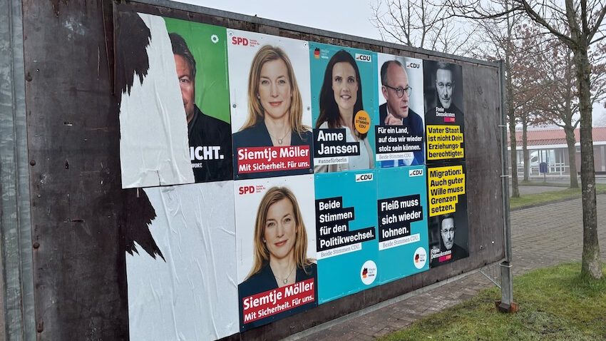 zerstörte Plakate