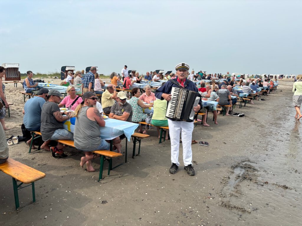 Schollenbraten im Watt vor Hooksiel