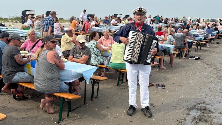 Schollenbraten im Watt vor Hooksiel